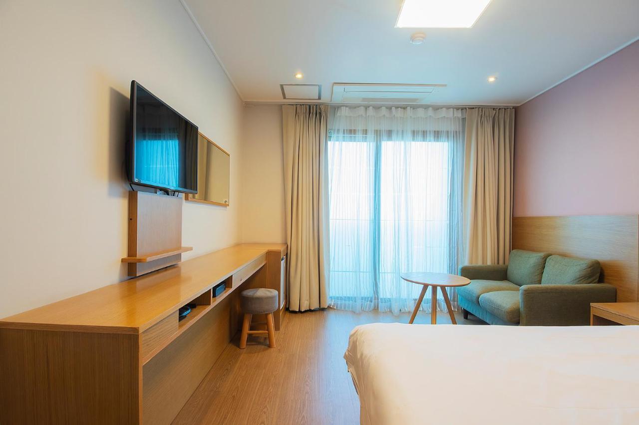 Sims Hotel Jeju Exteriör bild
