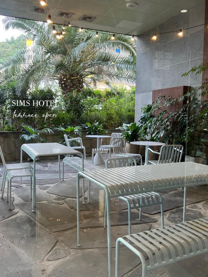 Sims Hotel Jeju Exteriör bild